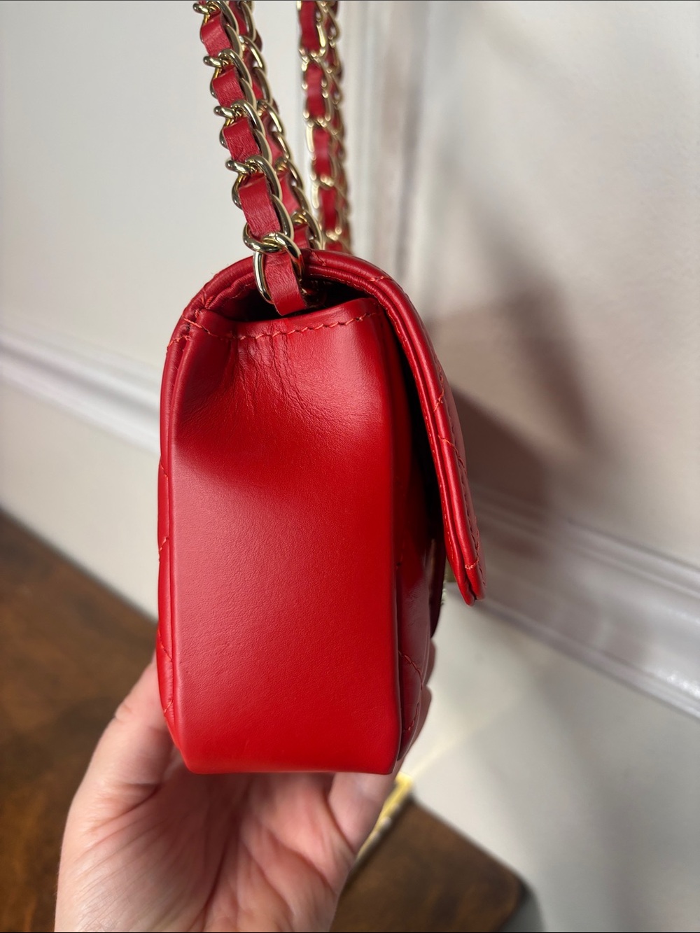 PERSAMAN NEW YORK Italian red quilted leather bag with gold chain strap - Picture 15 of 16